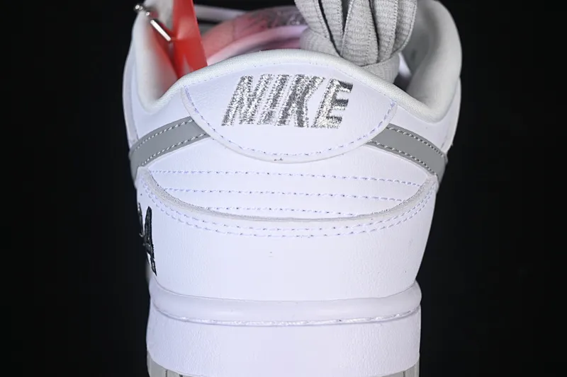 All Categories Nk SB Dunk Series Nk SB Dunk Low Low-top sneakers Supreme x Nike Dunk SB Dunk Low joint white low-top casual skateboard shoes HQ8487-100